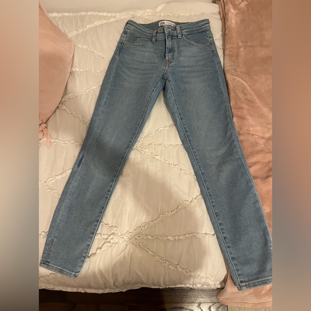 Light-Washed Zara Jeans
